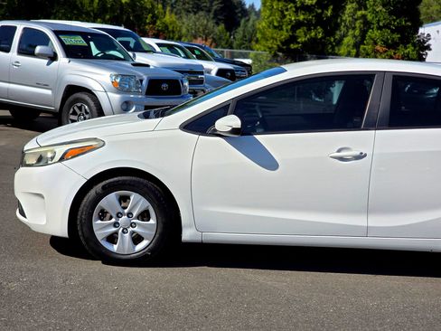 Used 2018 Kia Forte LX FWD image 6