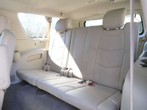 Used 2020 Cadillac Escalade ESV Luxury image 24