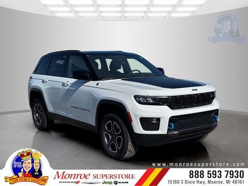Certified 2023 Jeep Grand Cherokee Trailhawk w/ Advanced Protech Group II AWD/4WD image 1