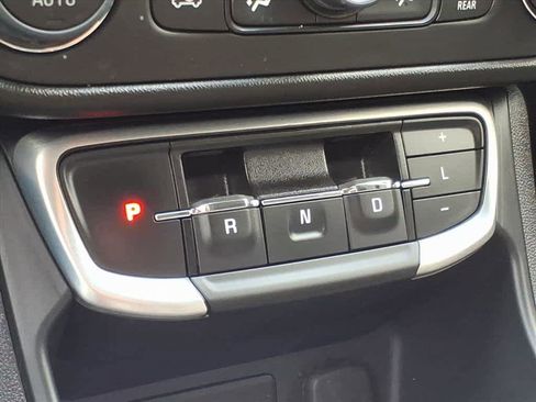 Certified 2024 GMC Terrain SLE w/ Driver Convenience Package image 9