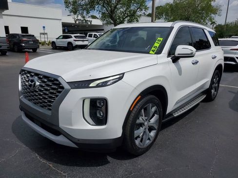 Used 2021 Hyundai Palisade SEL w/ Premium Package FWD image 2