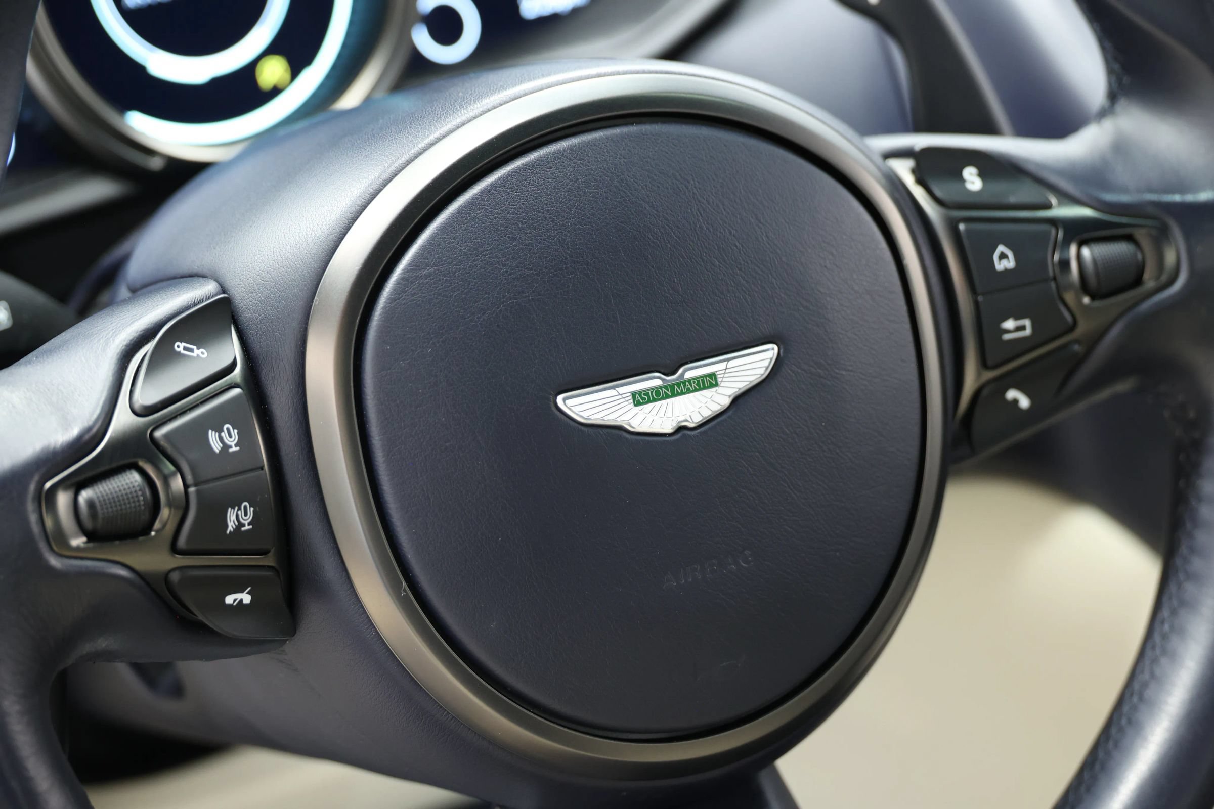 Used 2019 Aston Martin DB11 Coupe RWD image 33
