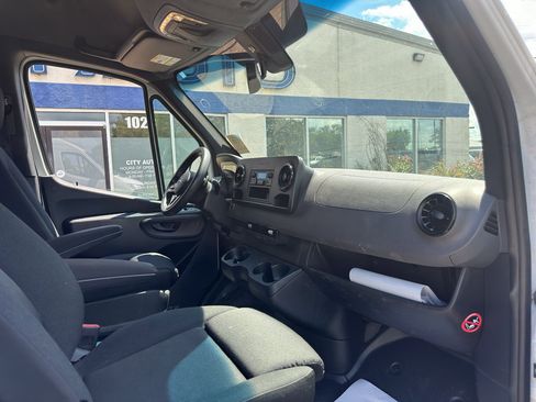 Used 2023 Mercedes-Benz Sprinter 2500 image 12