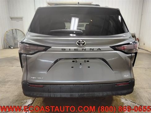 Used 2026 Toyota Sienna XLE AWD/4WD image 8