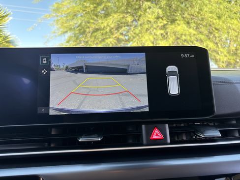 Used 2025 Kia Carnival FWD image 21
