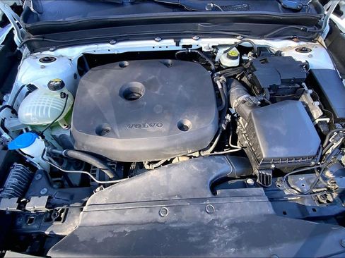 Used 2019 Volvo XC40 T5 Momentum image 29