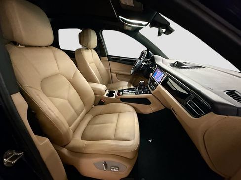 Used 2022 Porsche Macan AWD/4WD image 29