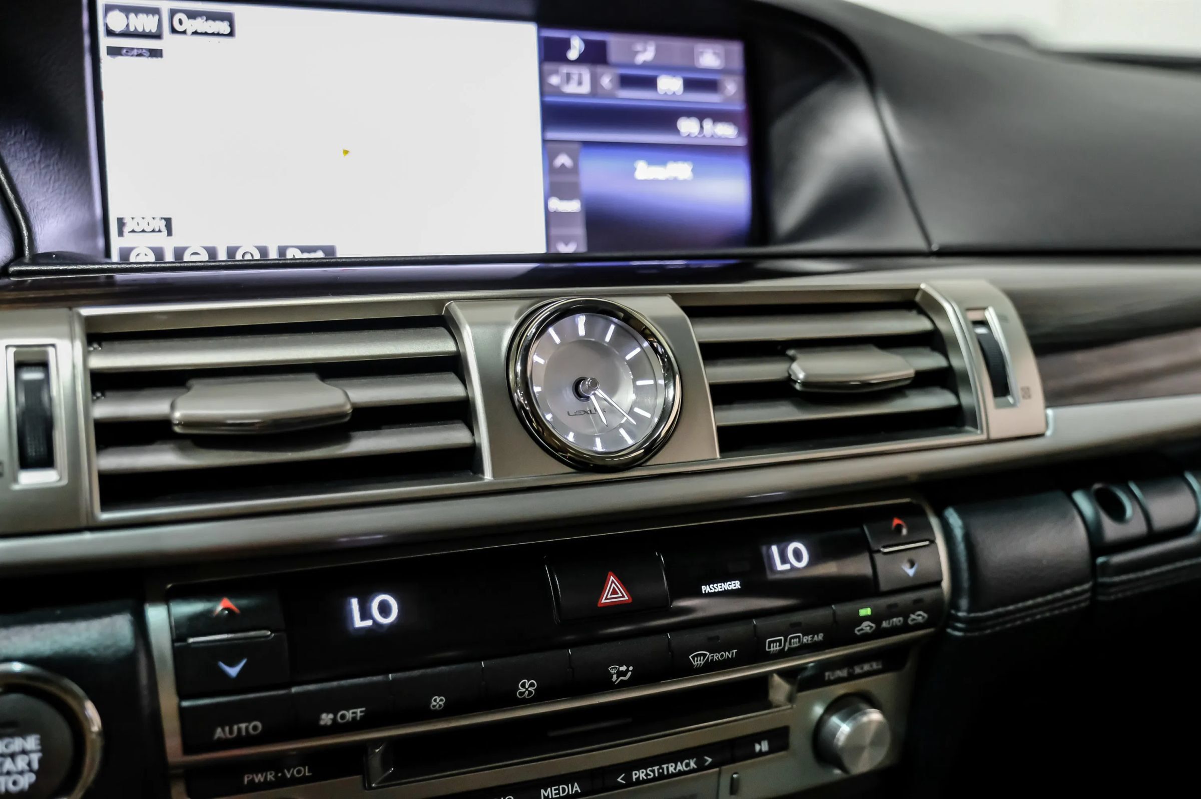Used 2015 Lexus LS 460 L RWD image 35