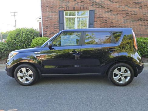 Used 2017 Kia Soul FWD image 2