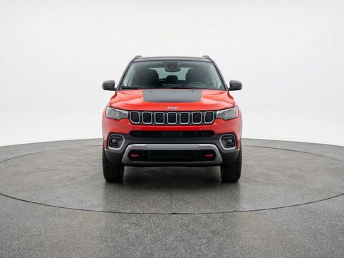 Used 2025 Jeep Compass Trailhawk image 2