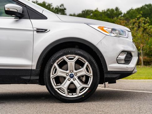 Used 2019 Ford Escape Titanium AWD/4WD image 9