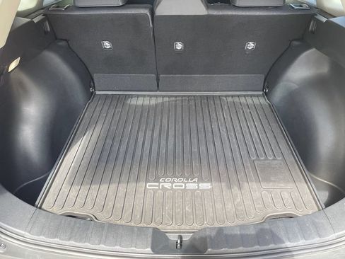 Used 2023 Toyota Corolla Cross LE AWD/4WD image 8