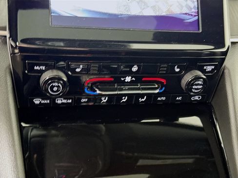 Used 2023 Jeep Grand Cherokee Altitude AWD/4WD image 8