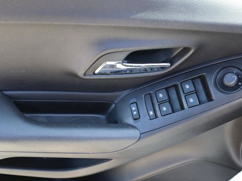 Used 2017 Chevrolet Trax LT w/ LT Convenience Package FWD image 13