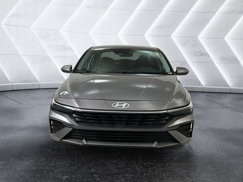 Used 2024 Hyundai Elantra SEL FWD image 2