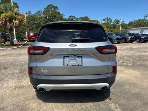 Used 2023 Ford Escape Active FWD image 4