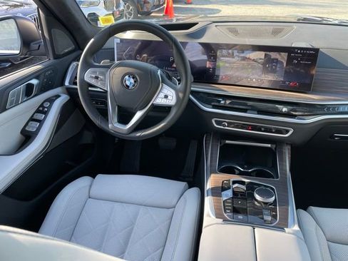Used 2026 BMW X7 xDrive40i w/ Premium Package image 9