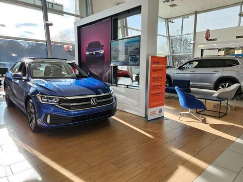 Certified 2024 Volkswagen Atlas SE FWD image 36