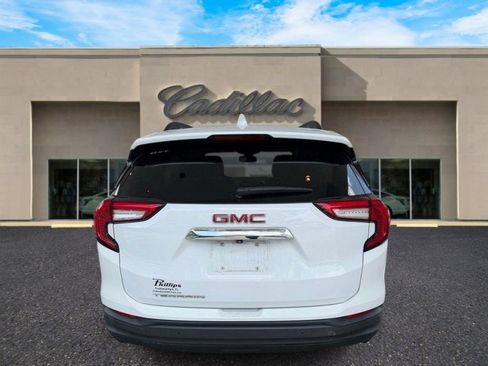 Used 2022 GMC Terrain SLE w/ Driver Convenience Package FWD image 4