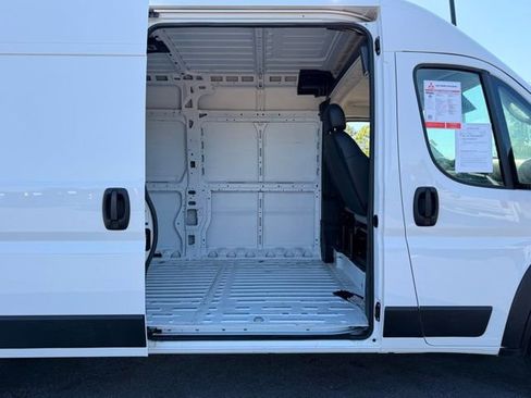 Used 2024 RAM ProMaster 2500 w/ Convenience Group FWD image 16