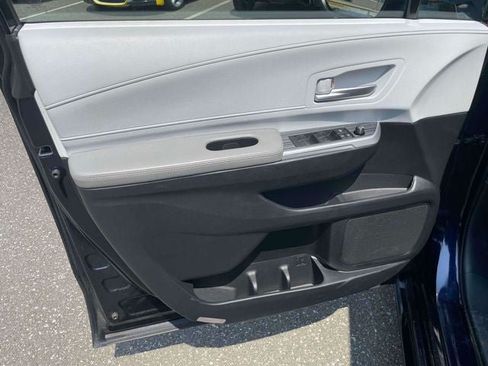 Certified 2025 Toyota Sienna XLE FWD image 19