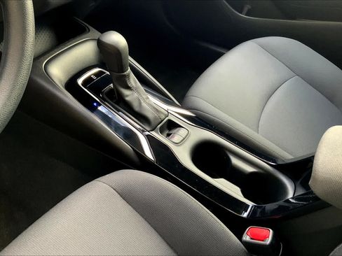 Used 2022 Toyota Corolla LE FWD image 15
