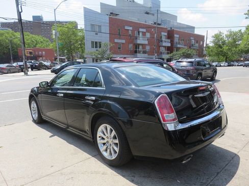 Used 2012 Chrysler 300 Limited RWD image 5