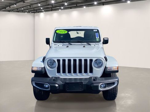 Used 2019 Jeep Wrangler Unlimited Sahara w/ Uconnect 4C Nav & Sound Group AWD/4WD image 2