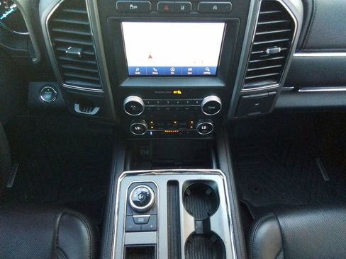 Used 2021 Ford Expedition XLT image 11