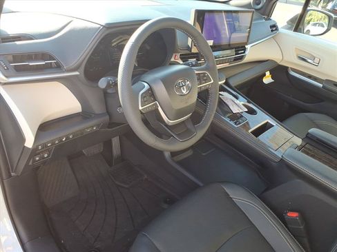 New 2026 Toyota Sienna Platinum AWD/4WD image 4