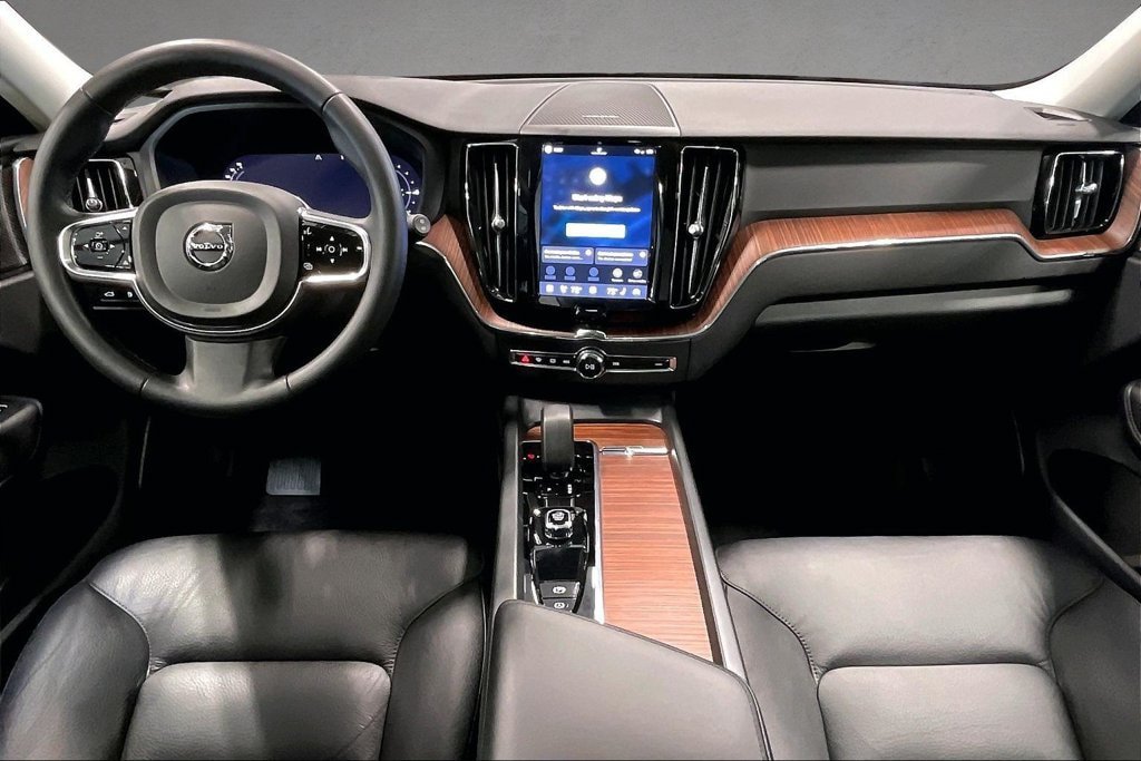 Certified 2024 Volvo XC60 T8 Plus w/ Protection Package Premier AWD/4WD image 8