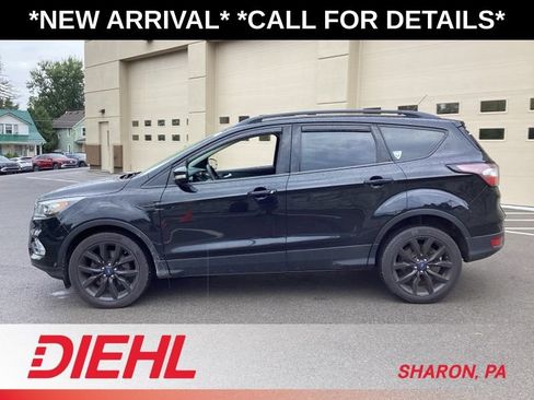 Used 2017 Ford Escape Titanium AWD/4WD image 4