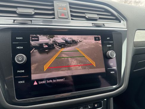 Used 2018 Volkswagen Tiguan SE image 19