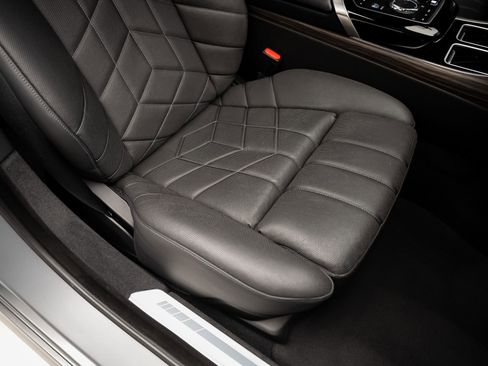 Used 2023 BMW 760i xDrive w/ Executive Package image 65