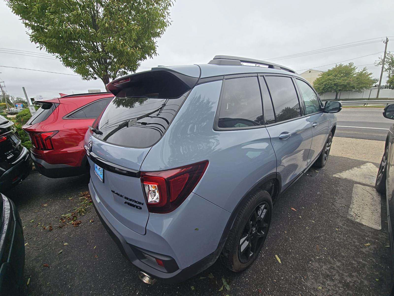 Used 2024 Honda Passport Black Edition image 3