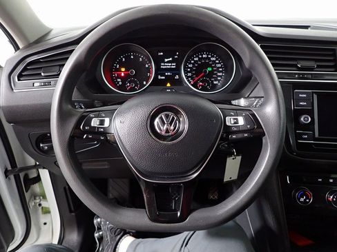 Used 2018 Volkswagen Tiguan S image 26