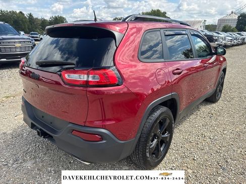 Used 2017 Jeep Cherokee High Altitude AWD/4WD image 6