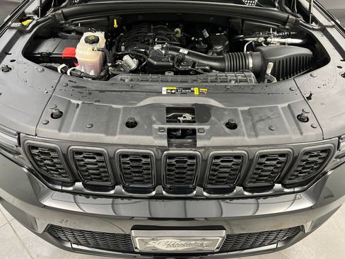 Used 2025 Jeep Grand Cherokee Altitude AWD/4WD image 66
