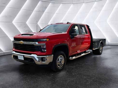 Used 2024 Chevrolet Silverado 3500 LT w/ Convenience Package AWD/4WD image 3