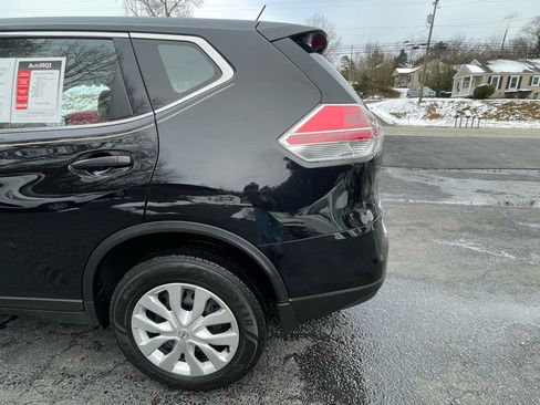 Used 2016 Nissan Rogue S image 5