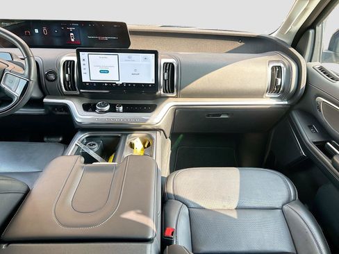 Used 2025 Ford Expedition Platinum AWD/4WD image 20