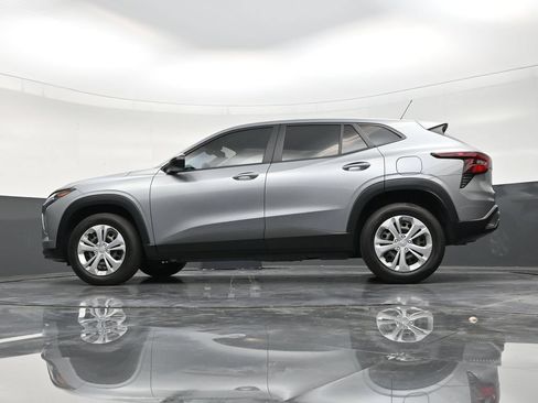 Used 2025 Chevrolet Trax LS FWD image 21