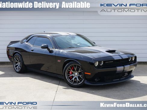 Used 2015 Dodge Challenger SRT image 1