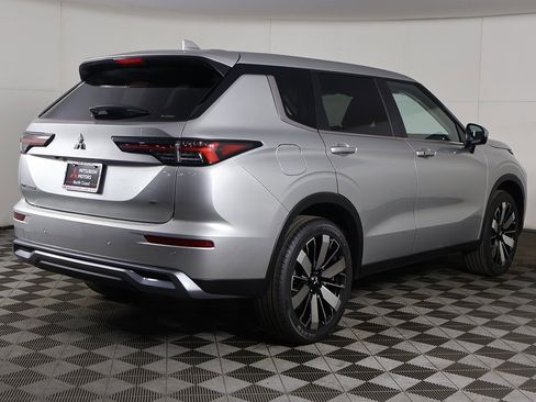 New 2026 Mitsubishi Outlander SE image 11