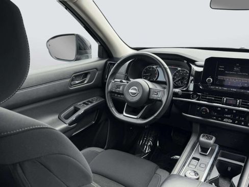 Used 2025 Nissan Pathfinder SV AWD/4WD image 18