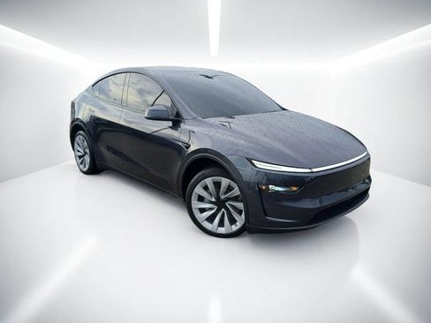Used 2026 Tesla Model Y Long Range AWD/4WD image 1