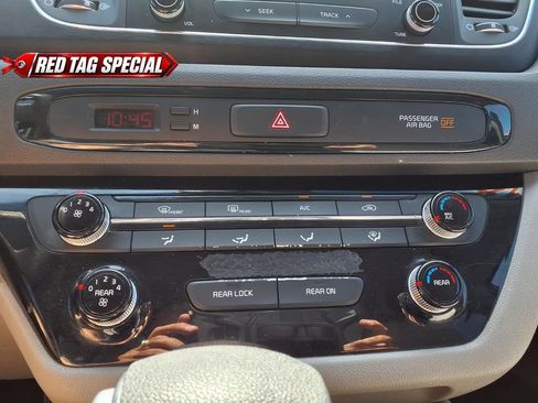 Used 2018 Kia Sedona LX FWD image 23