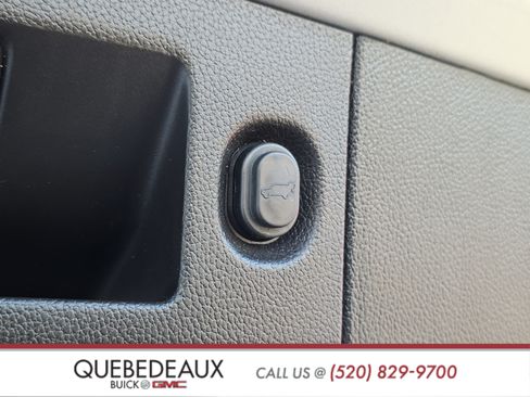 Used 2017 GMC Yukon SLT w/ Premium Edition RWD image 9