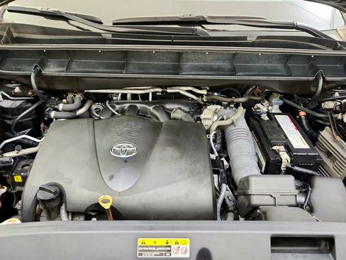 Used 2021 Toyota Highlander XSE AWD/4WD image 30