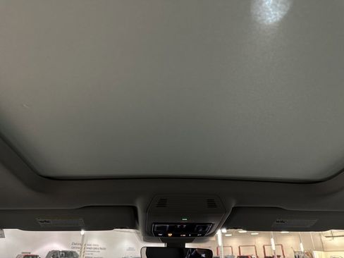 New 2026 Volkswagen Tiguan SE image 27